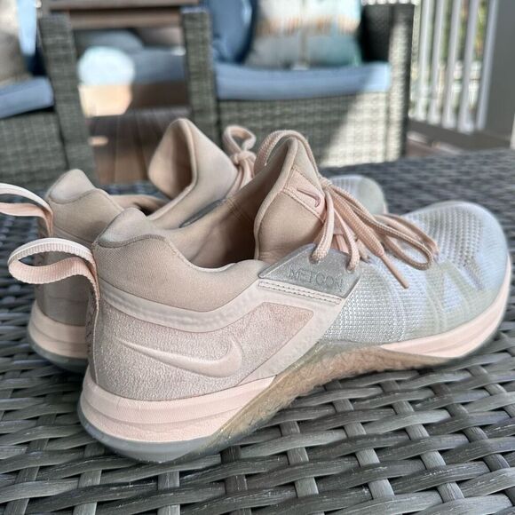 Nike Metcon Flyknit 3 Running Shoe Sneaker Womens 12 Matte Silver Guava Ice BQ87 - Picture 5 of 11